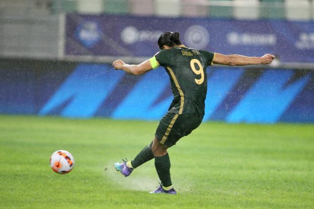 星空体育-张玉宁两次点球被扑创中超历史 韩佳奇成全场最佳